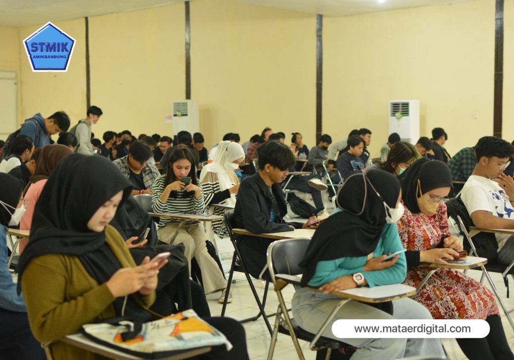 STMIK AMIK BANDUNG GELAR PELATIHAN SIAKAD 4.0 DENGAN MATAER